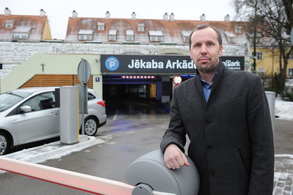 Ušakovs: Pilsēta nevēršas pret privāto autostāvvietu biznesu