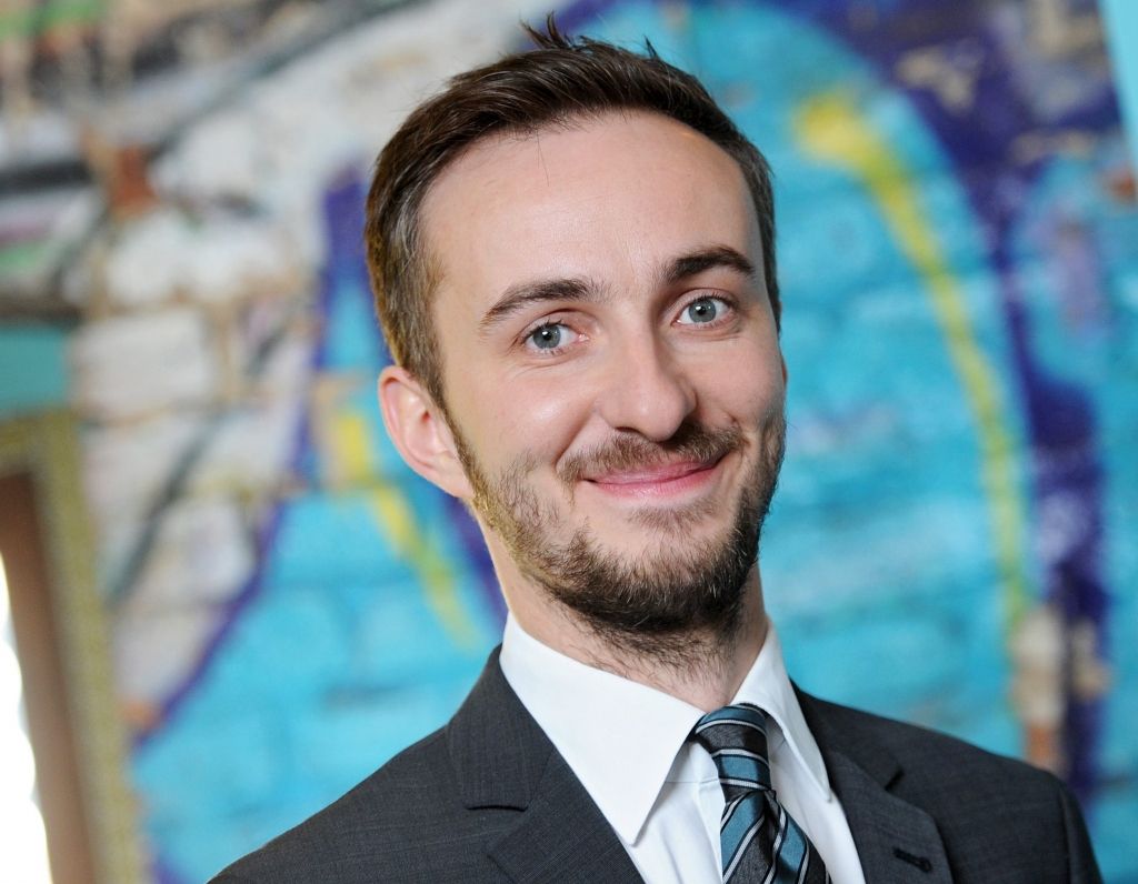 Vācu komiķim par Erdoganu aizskarošo dzejoli varētu draudēt cietumsods