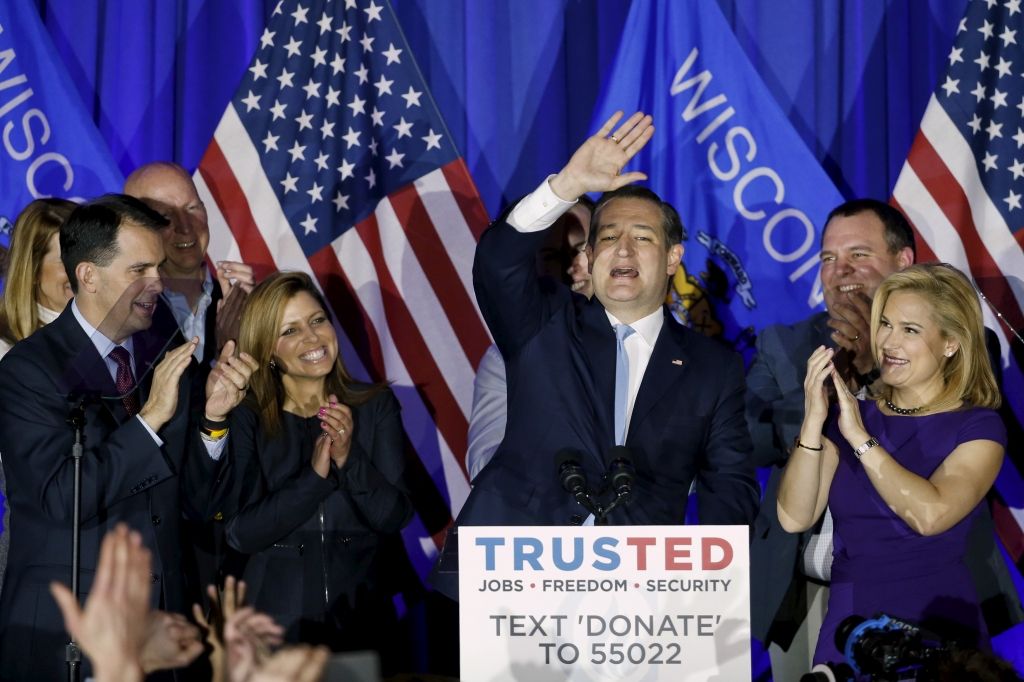 Kruss un Sanderss saasina priekšvēlēšanu cīņu