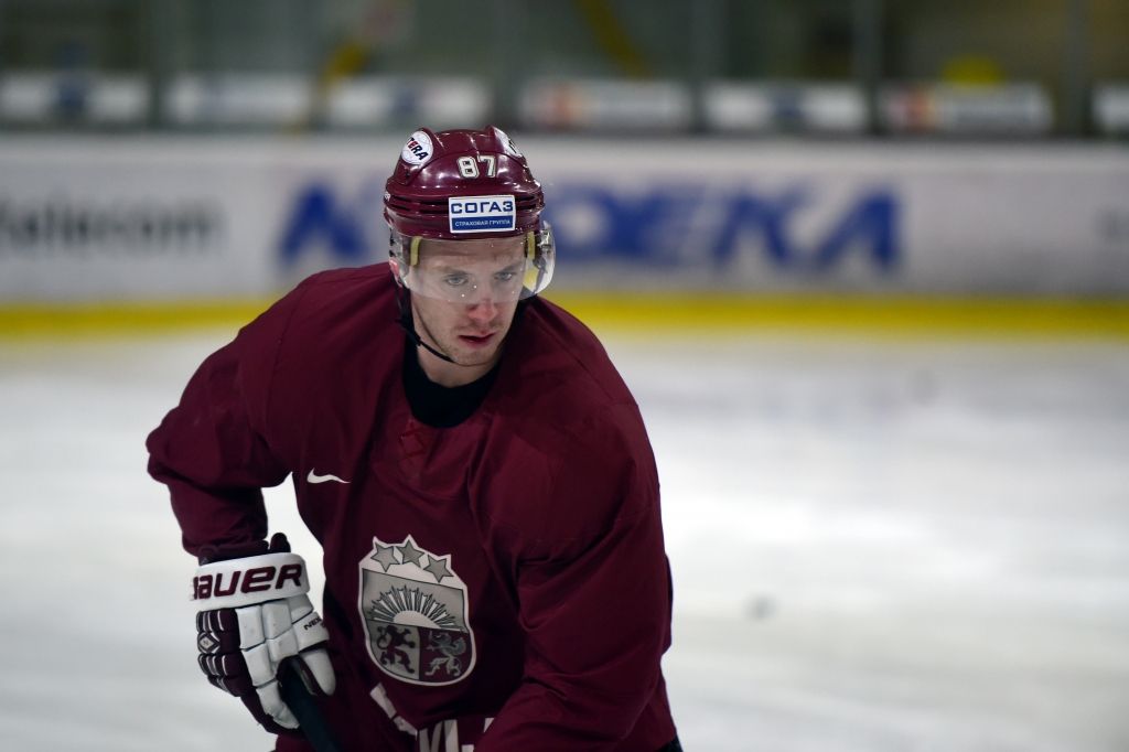 Latvijas hokejisti pārbaudes spēļu maratonu sāk ar uzvaru Dānijā