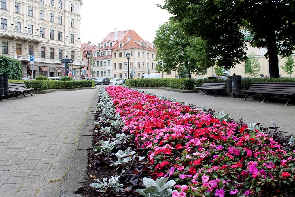 Apzaļumošanas filozofija - jo puķaināk un košāk, jo labāk