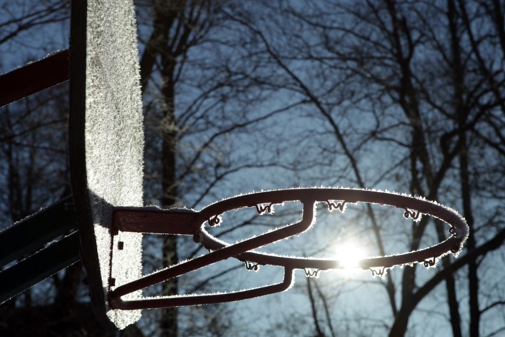 Pirmdien saule mīsies ar mākoņiem