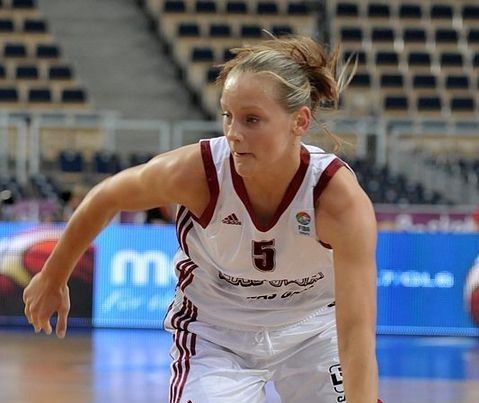 Niedola ar 19 punktiem palīdz komandai iesākt Vācijas čempionāta pusfināla sēriju