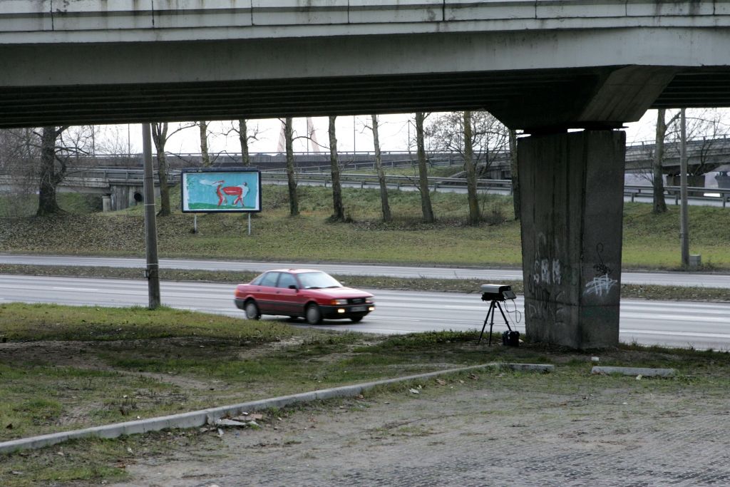 Pārvietojamo fotoradaru ieviešana uz Latvijas ceļiem šogad aizkavēsies
