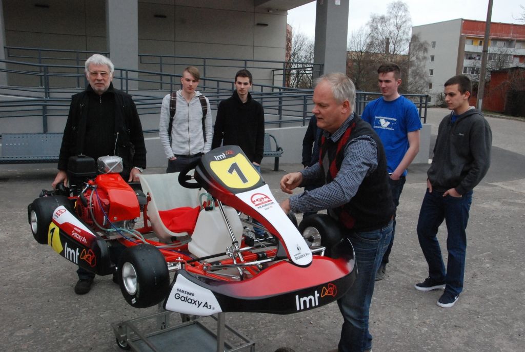 FOTO: Tehnikums saņem kartingu no "LMT Autosporta akadēmijas"