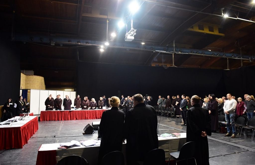 Zolitūdes traģēdijas krimināllietā apsūdzētie tiesā vainu neatzīst