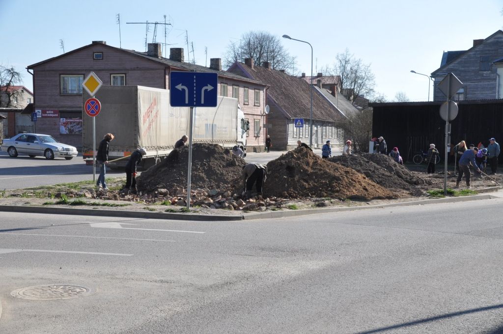 FOTO: Aizputes "Šekuma" sakopšanas talka fotogrāfijās 