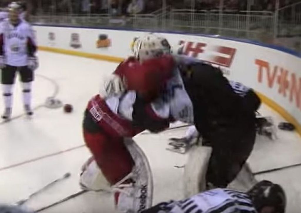 VIDEO: Masaļskis izvicina dūres ar baltkrievu vārtsargu