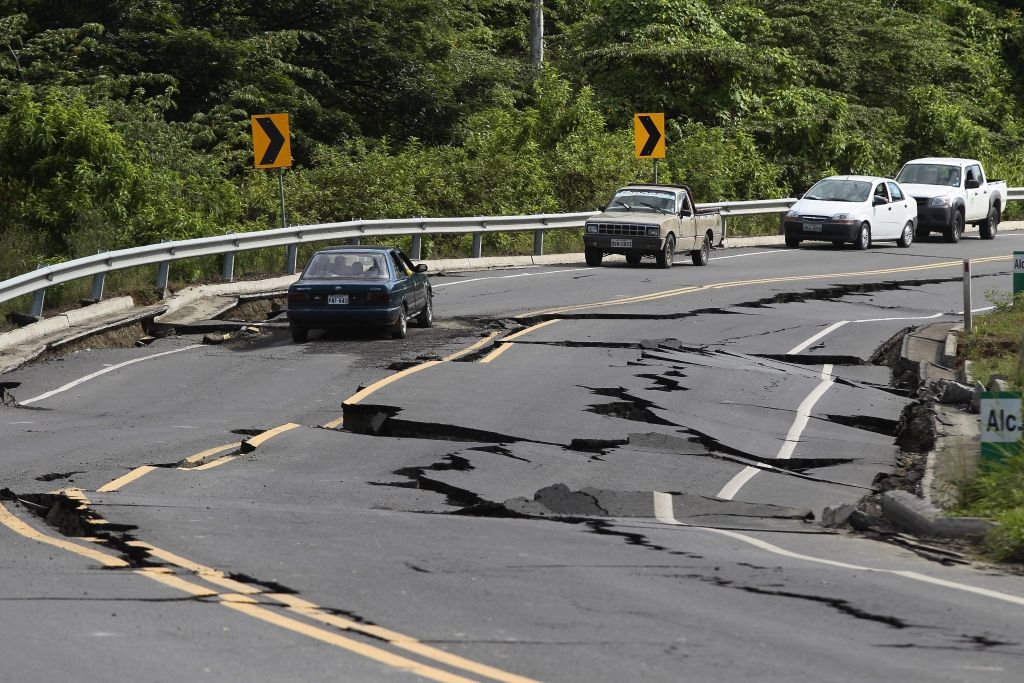 Zemestrīcē Ekvadorā bojāgājušo skaits pieaug līdz 413 cilvēkiem