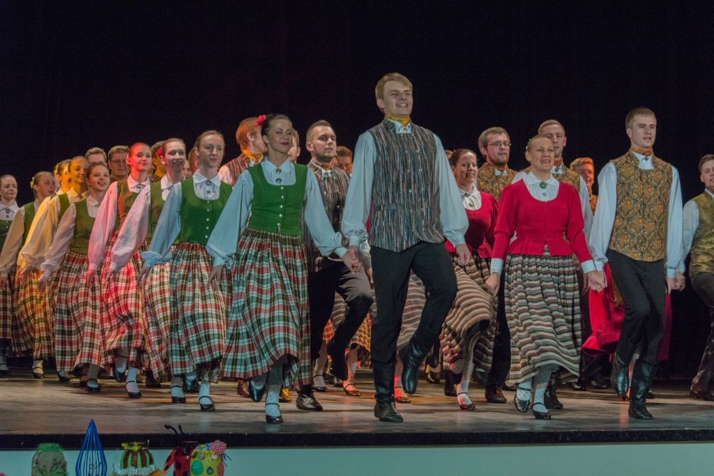 "Dardedze" jau otro reizi iegūst tautas deju festivāla "Aprīļa pilieni" ceļojošo balvu