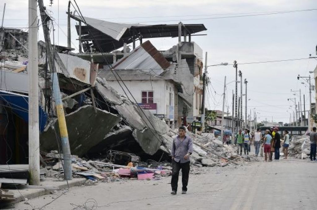 Ekvadora un Japāna atkopjas pēc zemestrīcēm