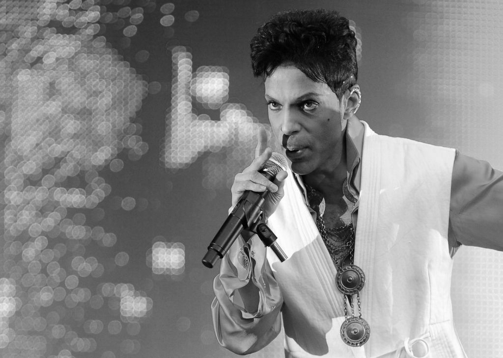 Miris amerikāņu dziedātājs Prinss