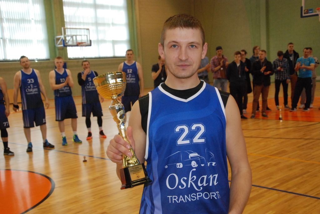 FOTO: "Vērgale" kļūst par Lejaskurzemes novadu čempioni basketbolā