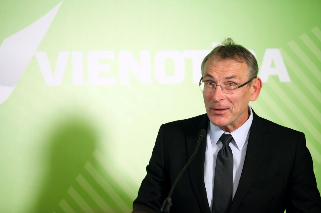 Piebalgs: Āboltiņas lēmums nekandidēt uz Vienotības vadītāja amatu bija "drosmīgs un pareizs"