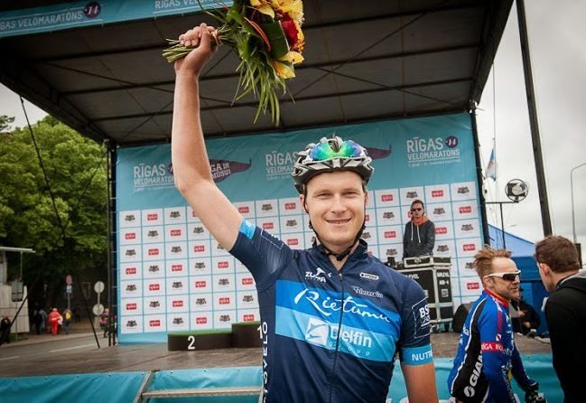 Riteņbraucējs Flaksis finišē lielajā grupā ASV notiekošā velobrauciena trešajā posmā