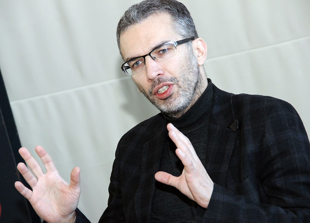 LU docents: Politiķiem ir pienākums vēlētājiem par sevi stāstīt visu