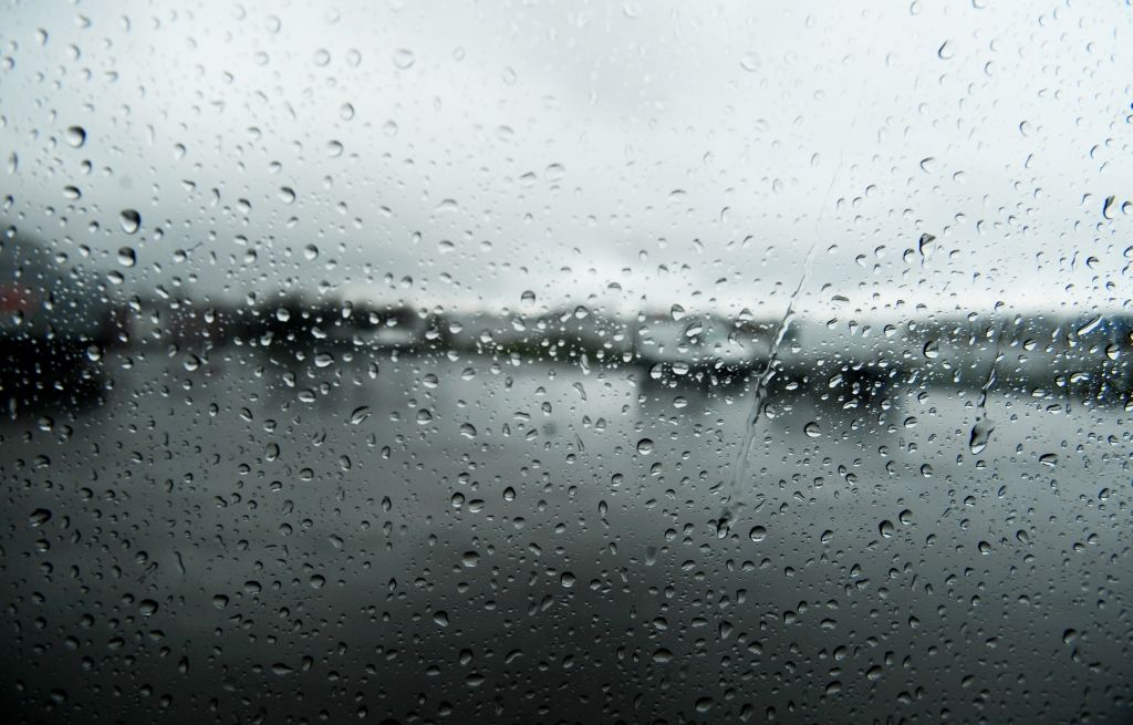 Otrdien līs lietus; daudzviet snigs slapjš sniegs