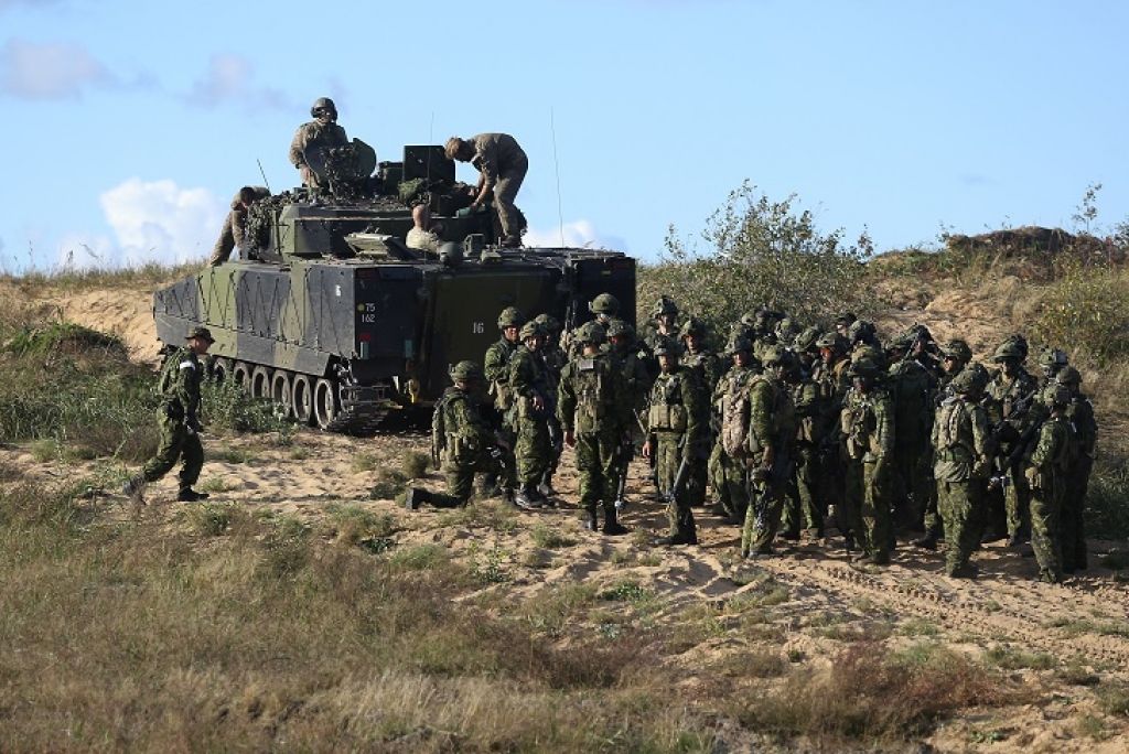 Medijs: NATO Baltijas valstīs un Polijā izvietos četrus bataljonus