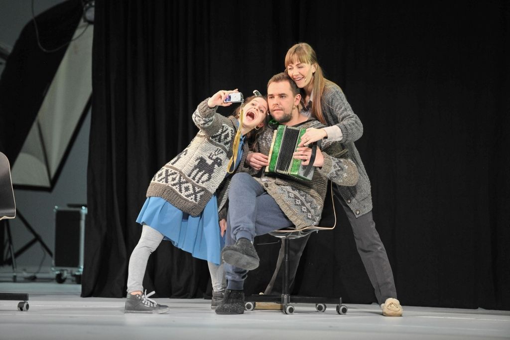 Izrādes Mežapīle recenzija. Mežapīle interjerā