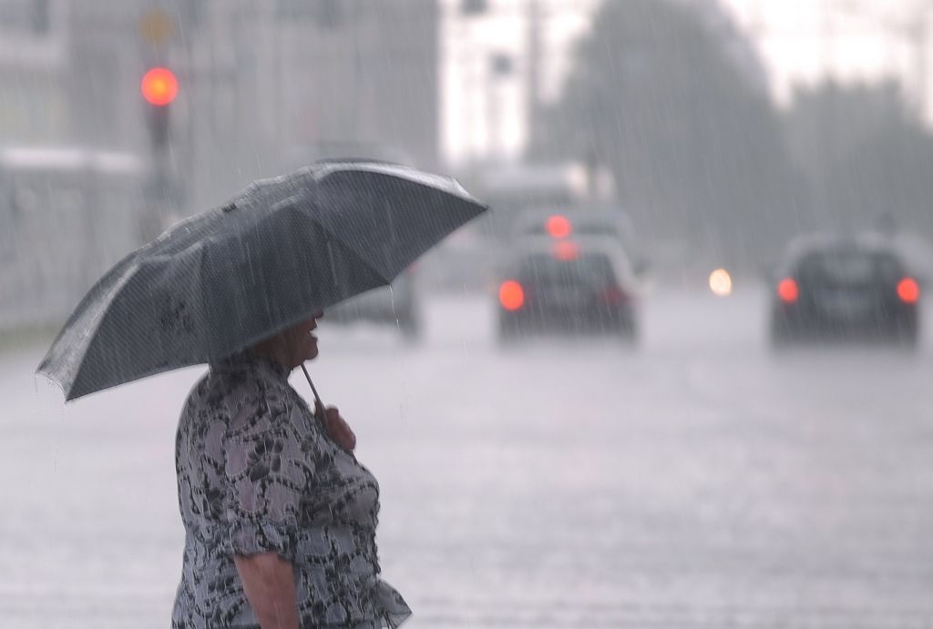 Otrdiena būs silta; vietām rībinās pērkons