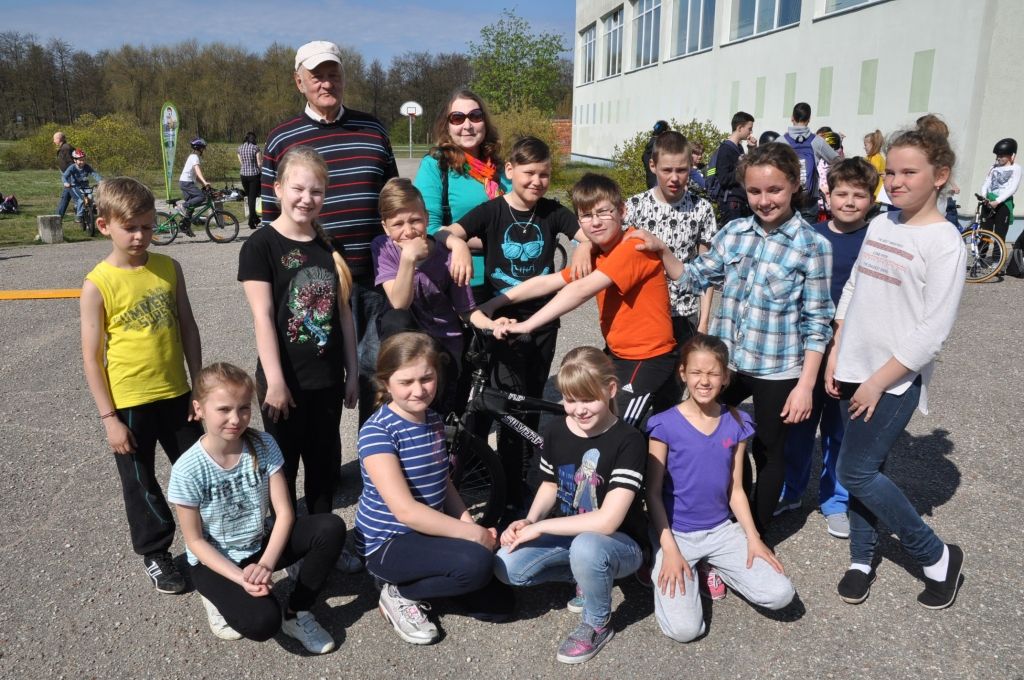 FOTO: Liepājā sacenšas jaunie velosipēdisti