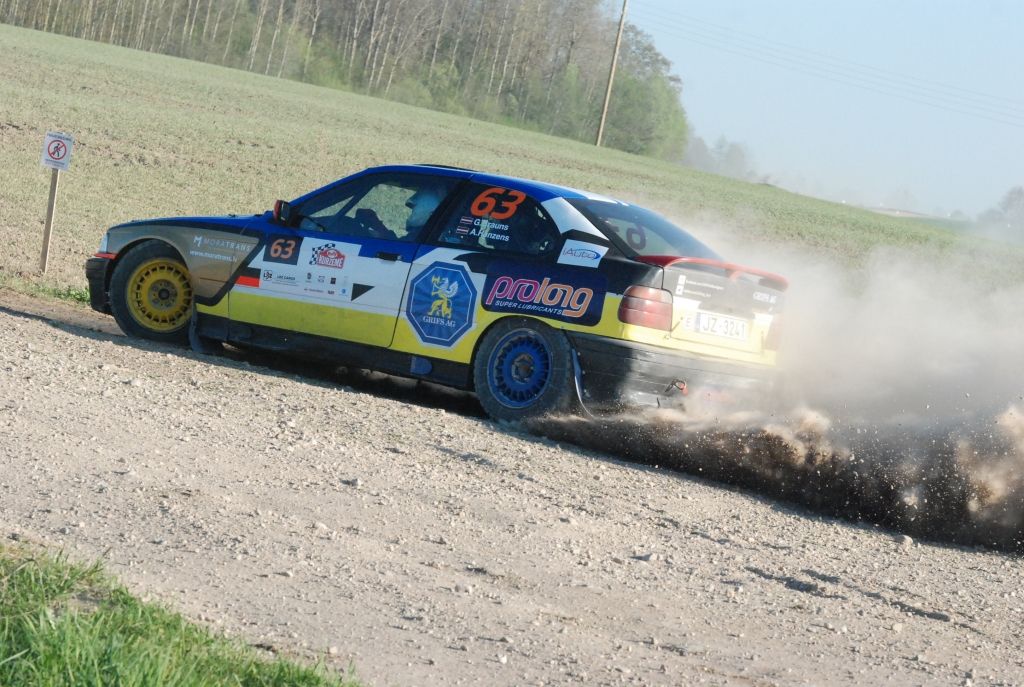 FOTO: Rallija "Kurzeme" testa ātrumposma blīvie rezultāti sola spraigas cīņas par uzvaru