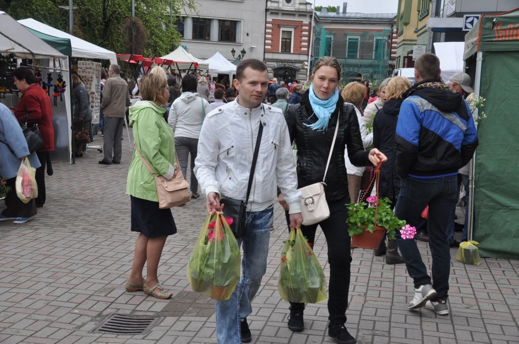FOTO: Liepājas centrā svin svētkus dārzkopjiem