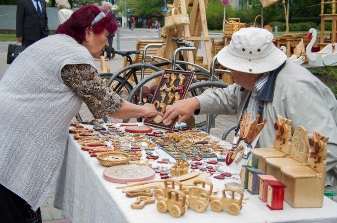 Tirgotāji tiek aicināti pieteikt dalību Vasaras Saulgriežu tirdziņam Rožu laukumā