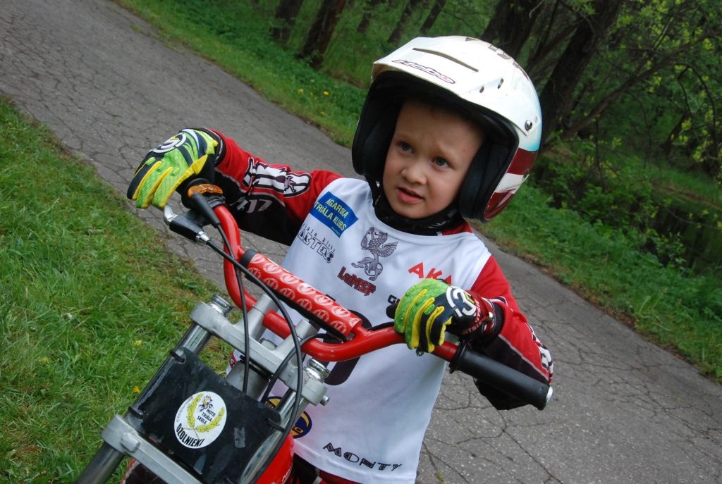 FOTO: Triālisti ekstrēmos apstākļos gūst panākumus 14. Novembra Vecajos fortos