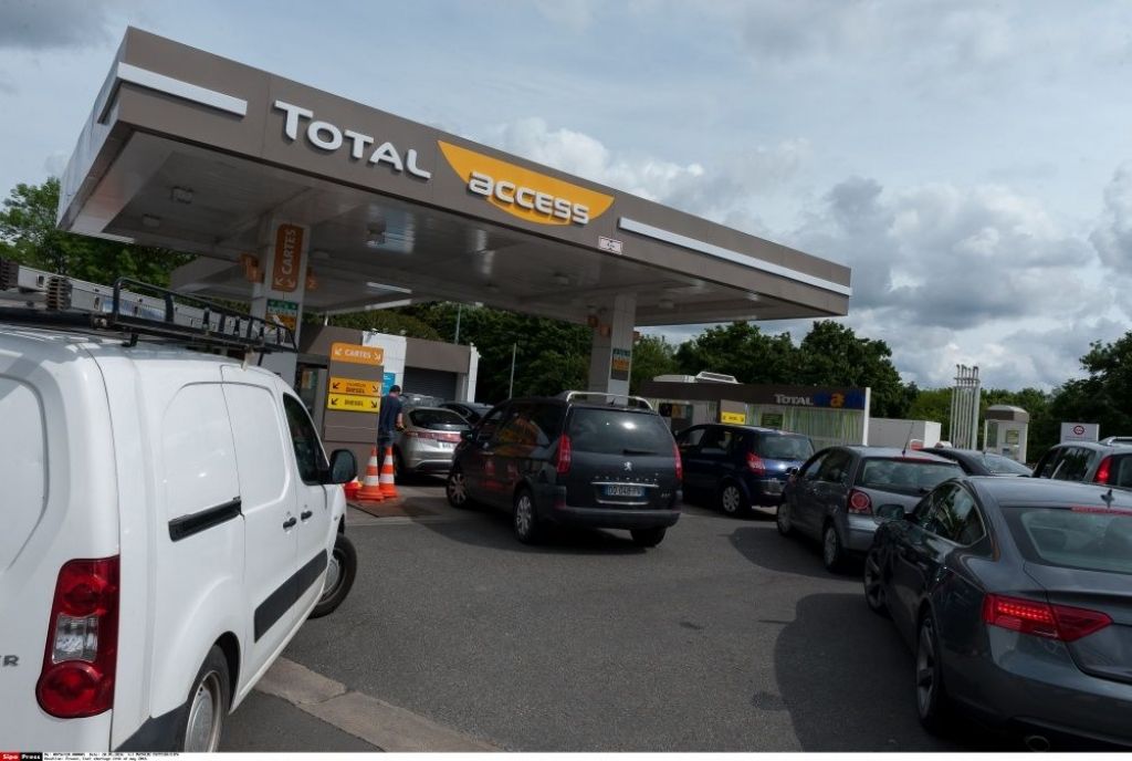 Francijas benzīntankos aptrūkstas degviela