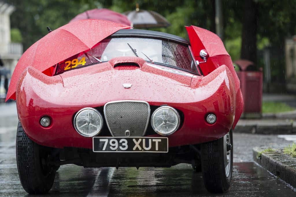 FOTO: Vēsturisko auto sacīkstes Mille Miglia