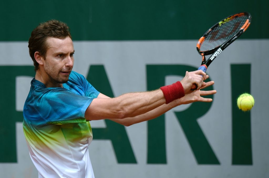 Gulbis lieliskā cīņā sasniedz French Open trešo kārtu