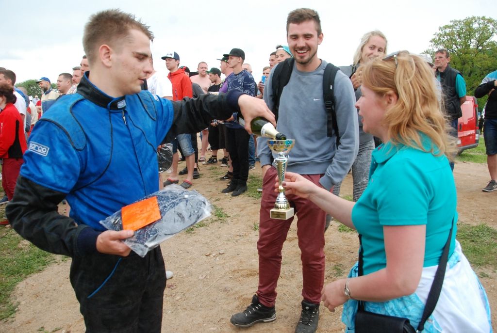 FOTO: Vecpils autotrasē spēkojas Latvijas un Baltijas čempionāta posmā