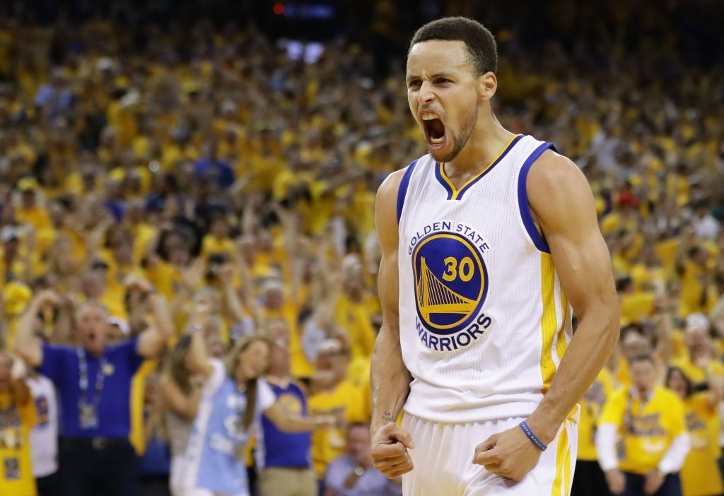 Goldensteitas Warriors smagā cīņā sasniedz NBA finālu