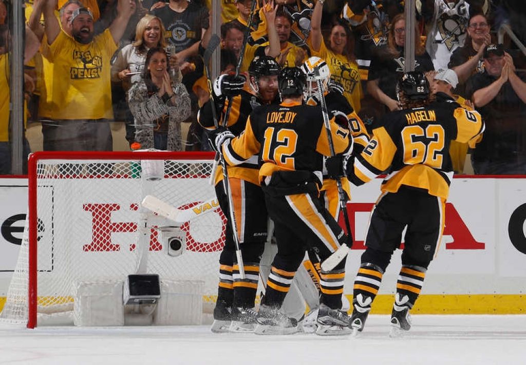 Stenlija kausa finālu ar uzvaru sāk Penguins