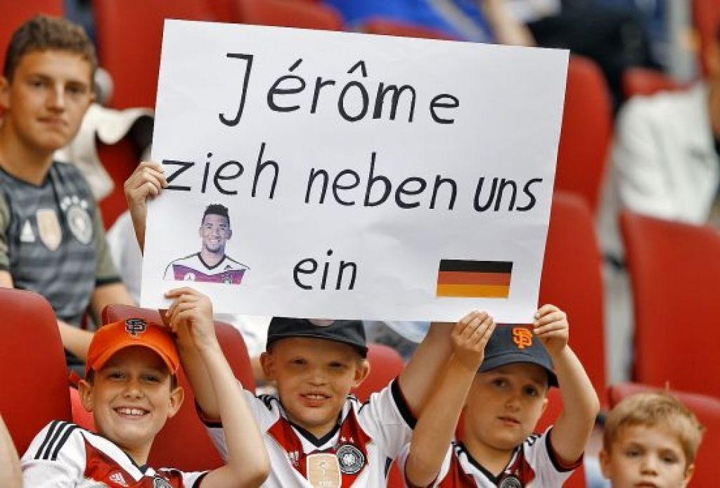 Rasistiem Vācijā parāda sarkano kartīti