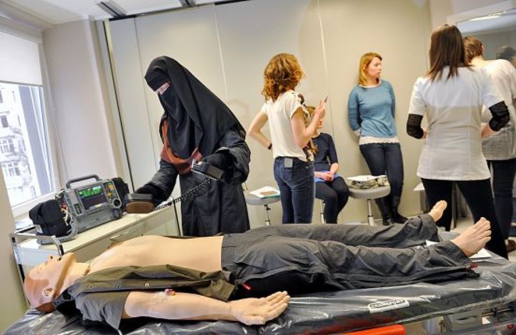 Miljoni no ārzemnieku maciņa