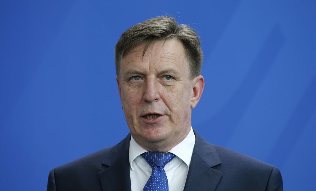 Kučinskis Parīzē paraksta līgumu par Latvijas pievienošanos OECD (papildināts 11.39)