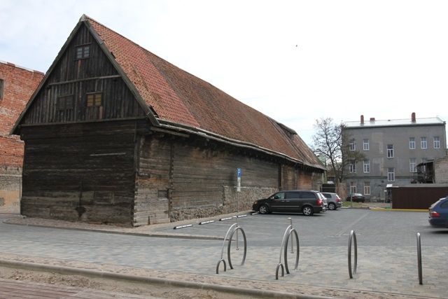  Tirdzniecības nams "Kurzeme" atklāj autostāvvietu 