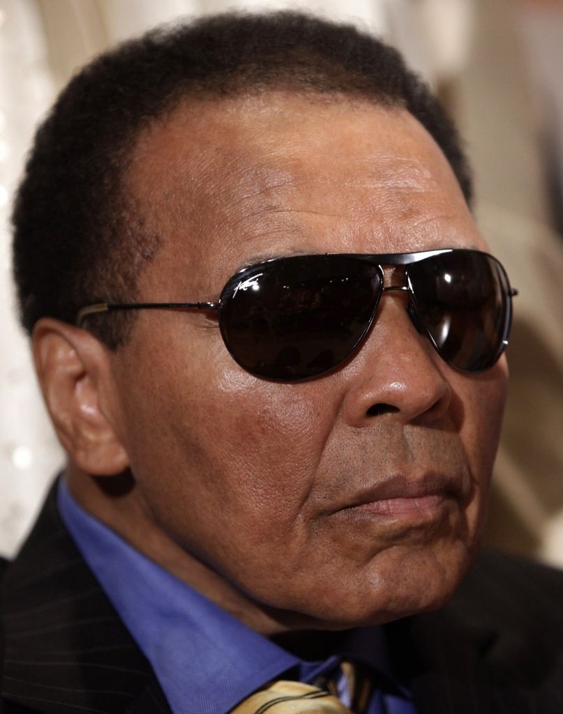 Muhameds Ali ievietots slimnīcā