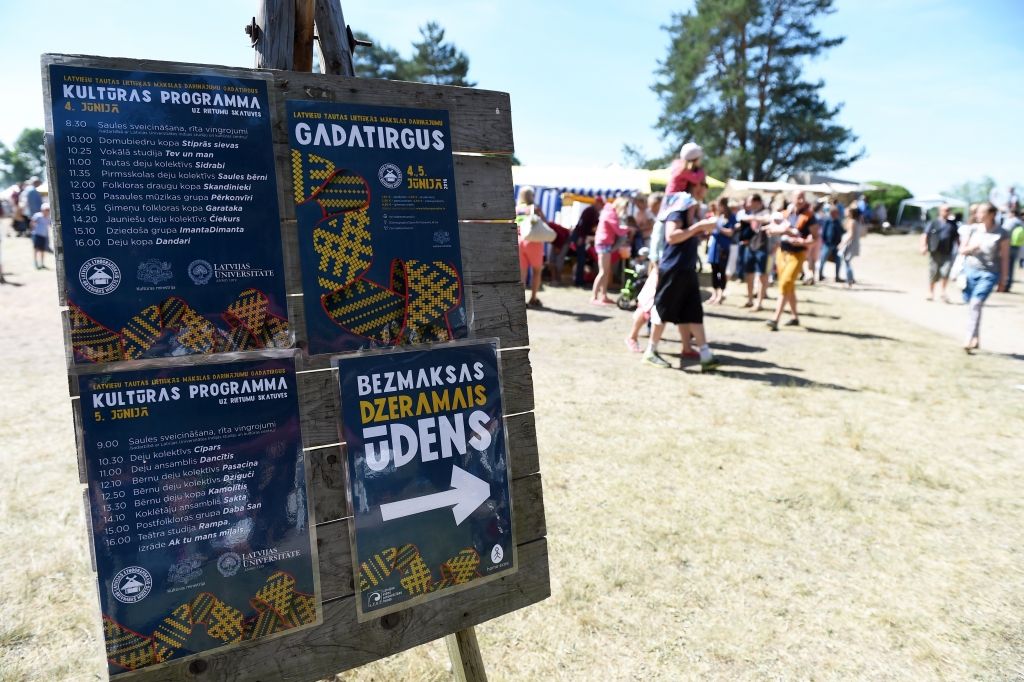 Brīvdabas muzeja gadatirgus fotogrāfijās