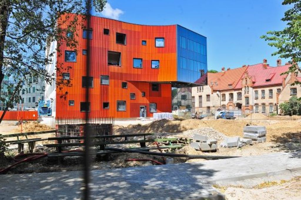 Jaunas operāciju zāles būs, jautājums - kad?