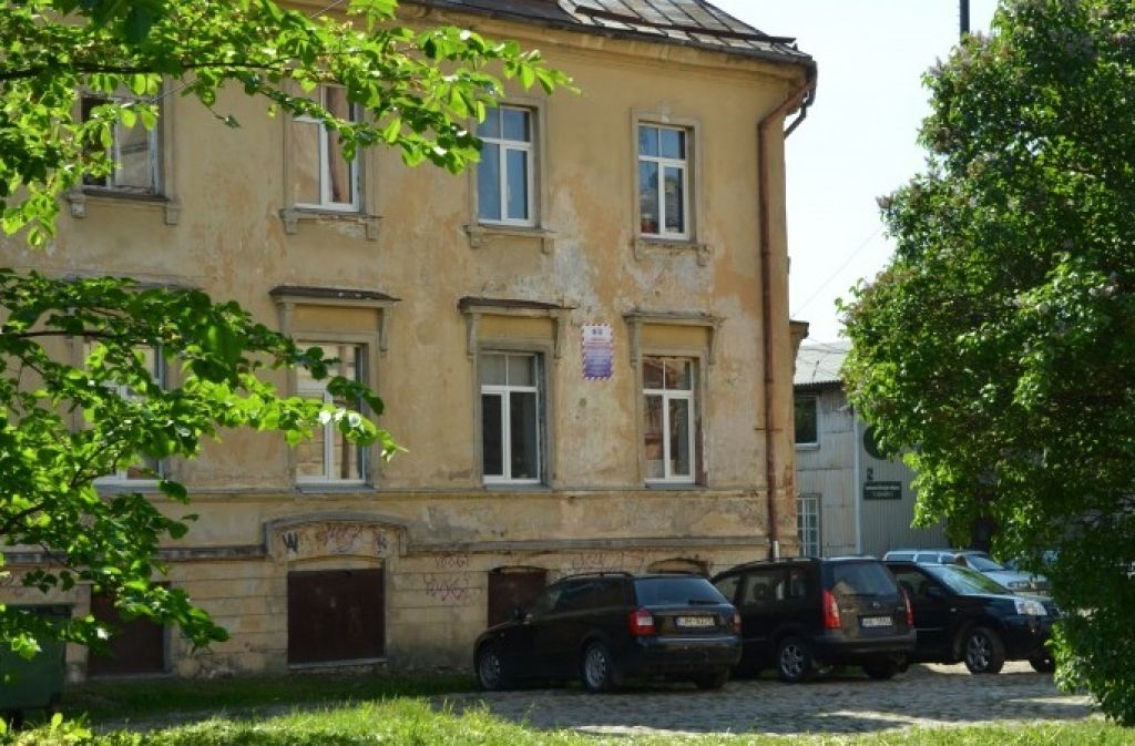 Strīds par mājas apdzīvošanu nonāk līdz policijai