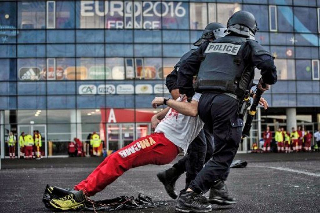 Franči neļaušot teroram izjaukt futbola svētkus