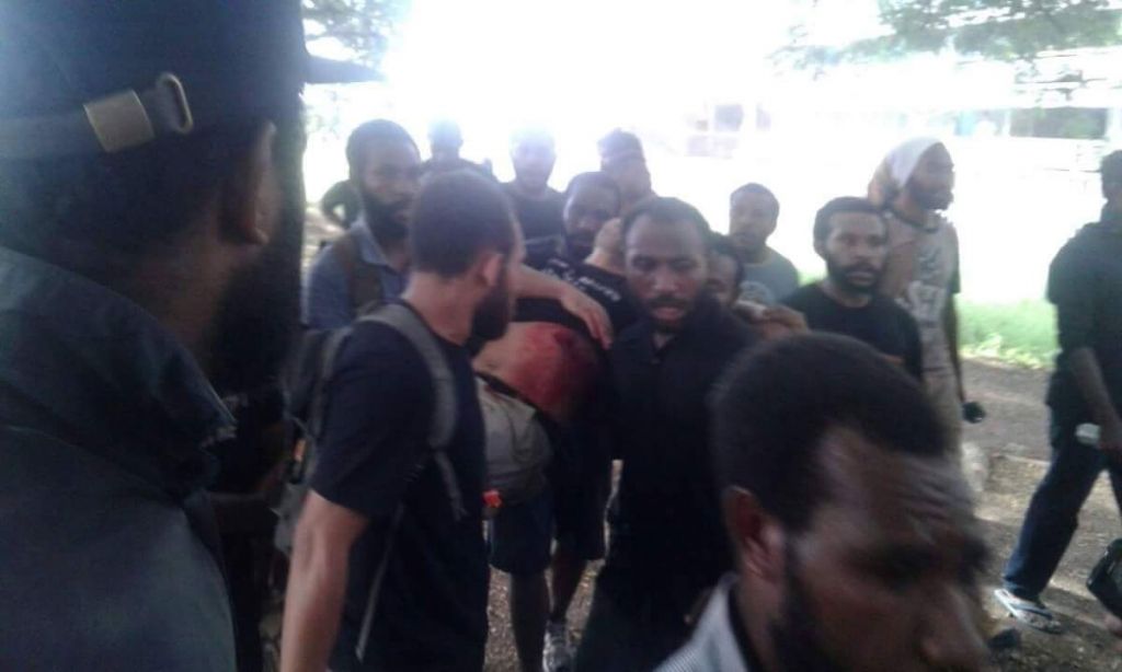 Policija Papua-Jaungvinejā atklāj uguni pa studentu pūli