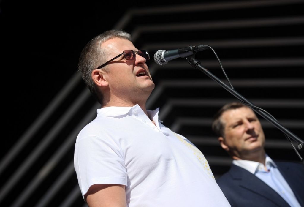 Vējonis un Kučinskis gaida nepārprotamu Belēviča skaidrojumu par iespējamo rindas apiešanu