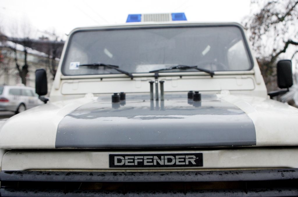 Dzenoties pakaļ automašīnas zaglim, policists pats tiek apzagts