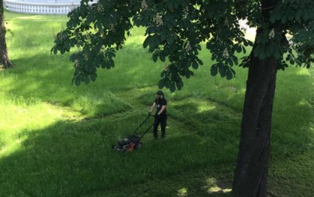 Svastika kā tautas mantojuma sastāvdaļa redzama daudzviet Latvijā