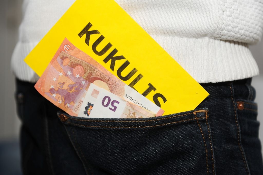 Kukuļdošanas lietā aiztur Latvijas tilti valdes priekšsēdētāju un vēl sešus cilvēkus