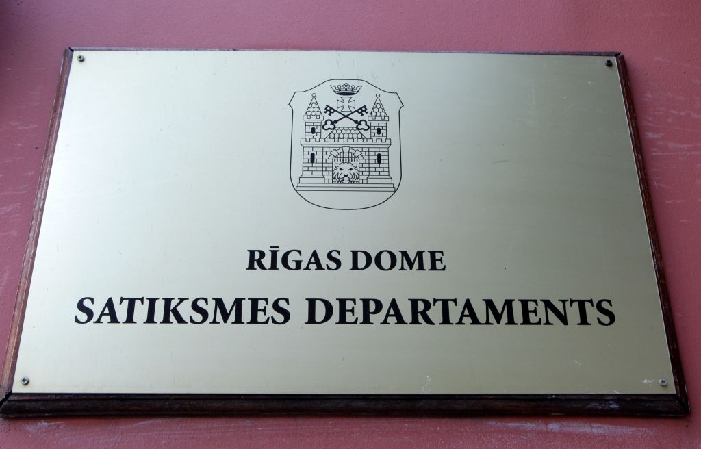 KNAB sācis kriminālprocesu par Rīgas domes Satiksmes departamenta iepirkumu; veiktas vairāk nekā 20 kratīšanas